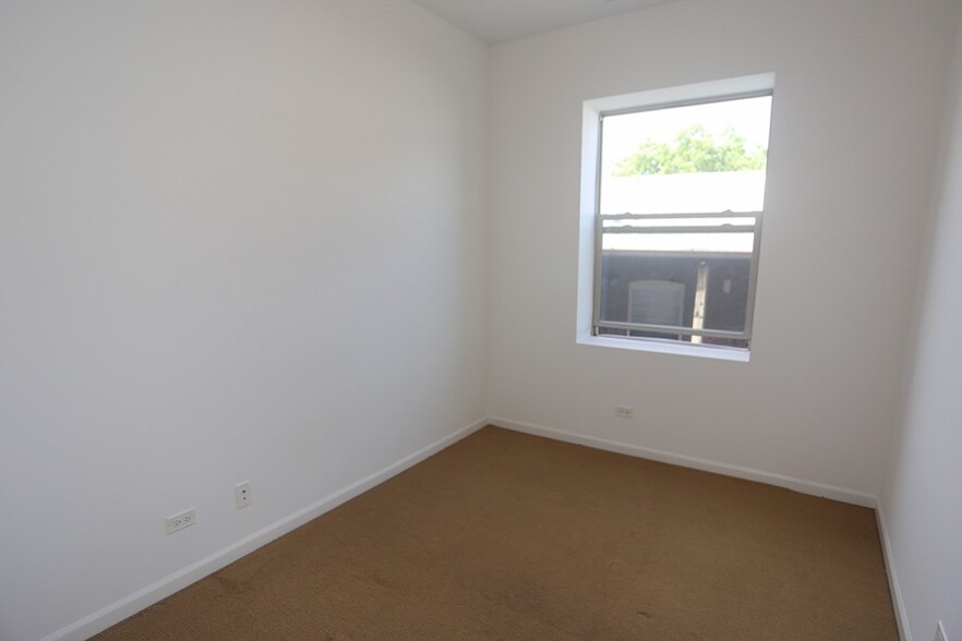 Building Photo - 5054 N Winthrop Ave