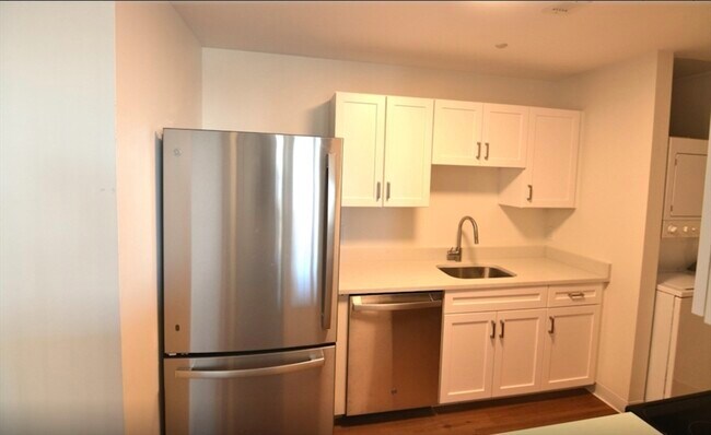 Building Photo - 75 Peterborough St