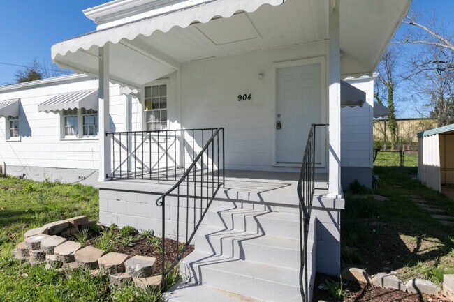 Building Photo - Charming 3BR/1.5BA in Sought-After Pleasan...
