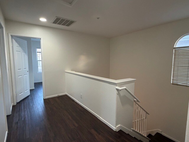 Building Photo - 440 Hart Dr