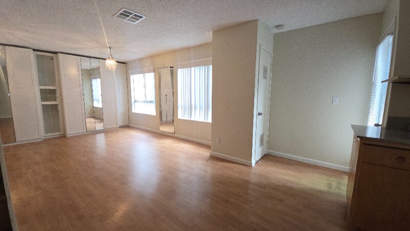 Building Photo - 657 W California Ave