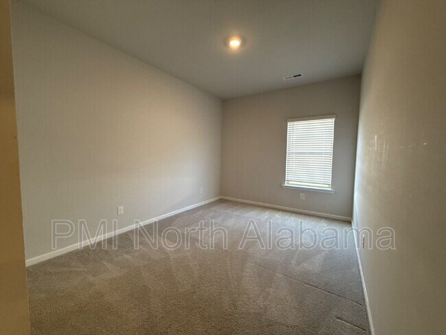 Building Photo - 280 Shangrila Wy