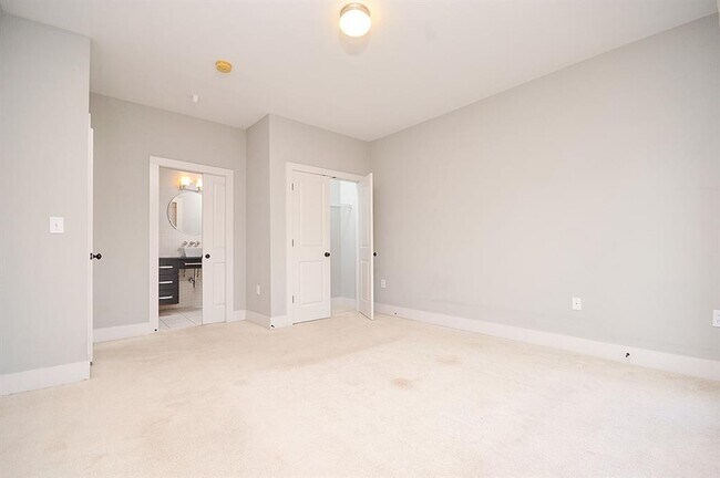 Building Photo - 1300 DeKalb Ave NE