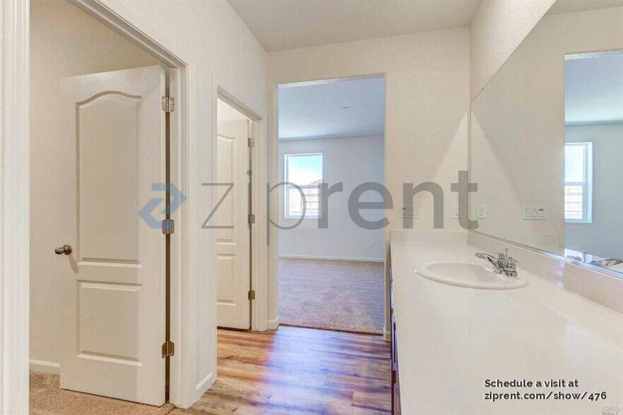 Building Photo - Unit