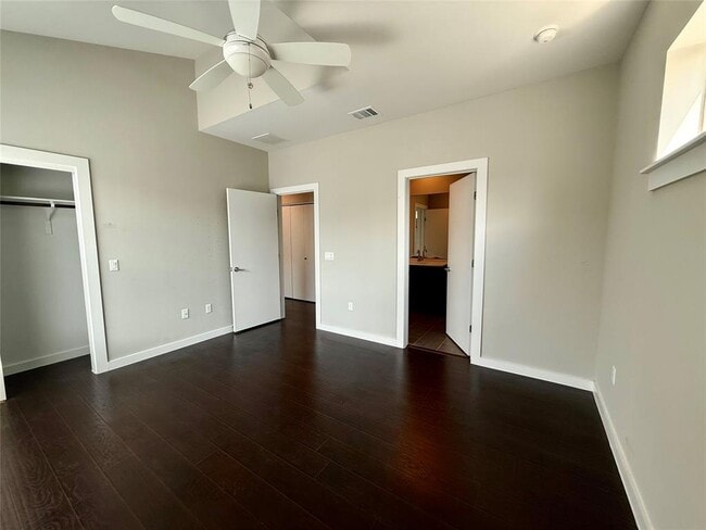 Building Photo - 301 W Stassney Ln