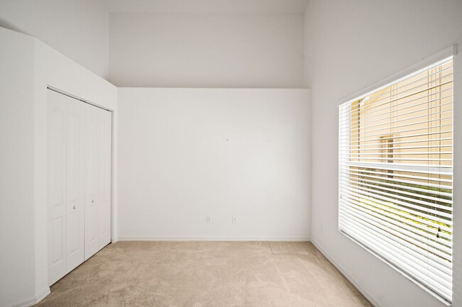 Building Photo - Beautiful Villas 3 beds 2 baths in a Gated...