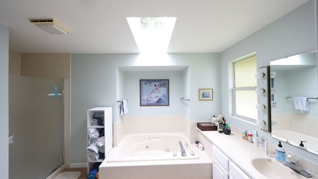 Building Photo - 3 Bed 2.5 Bath - View Home - Private Large Lot - Pet Friendly - NAS Whidbey