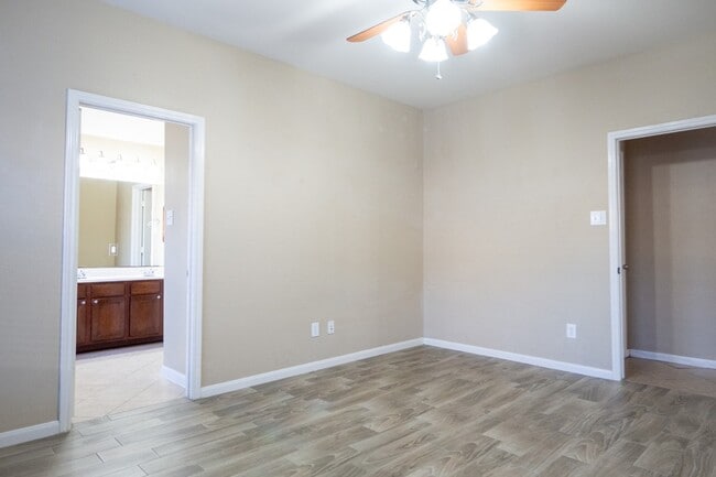 Building Photo - 6342 Applewood Forest Dr