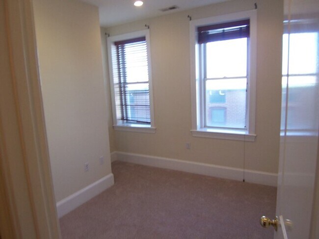Building Photo - Be Majestic at the Majestic Condominiums! ...