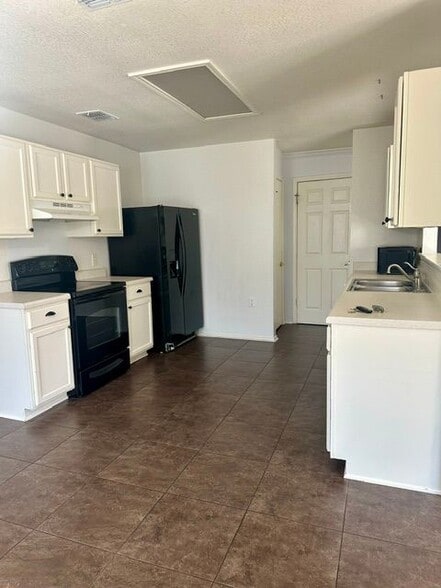 Building Photo - 7605 Marble Crest Dr