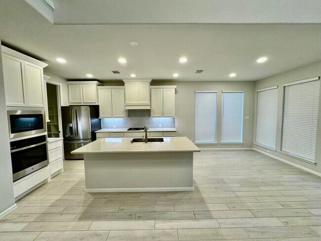Building Photo - 10503 Shining Dawn Wy