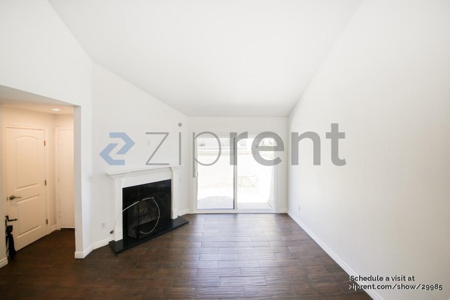 Building Photo - 14401 Plummer St