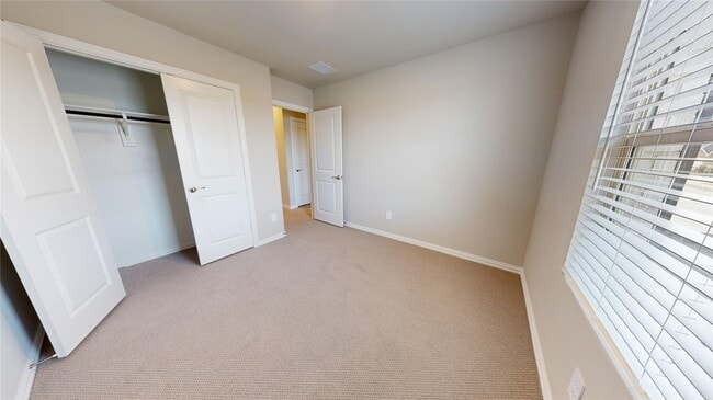 Building Photo - 2102 Dunbar Dr