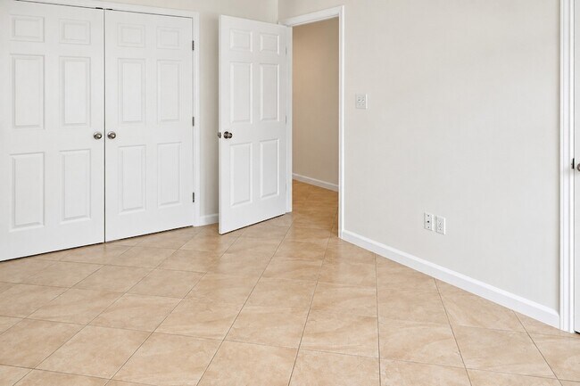 Building Photo - 1805 Bayou Homes Dr