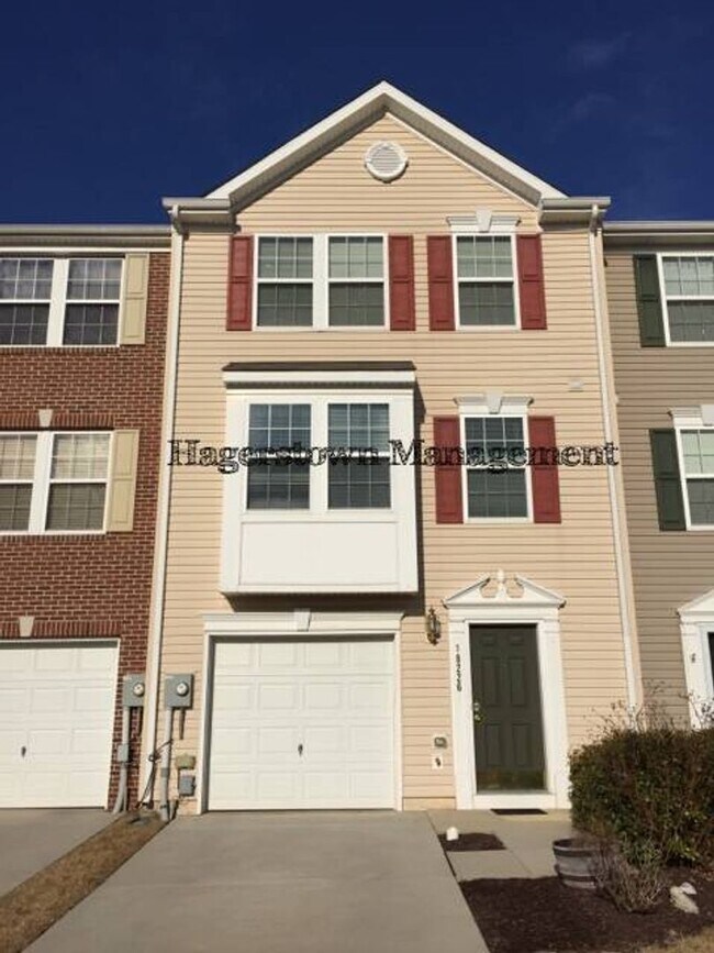 Building Photo - Townhouse Close to I-81 Roycroft Drive