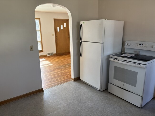 Building Photo - 326-328 E McPherson