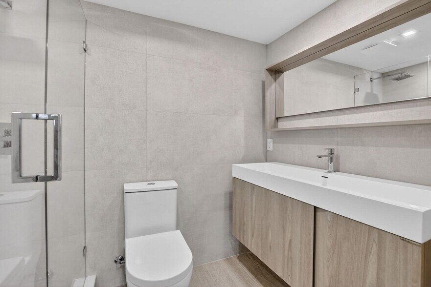 Building Photo - 7835 Lakeside Blvd