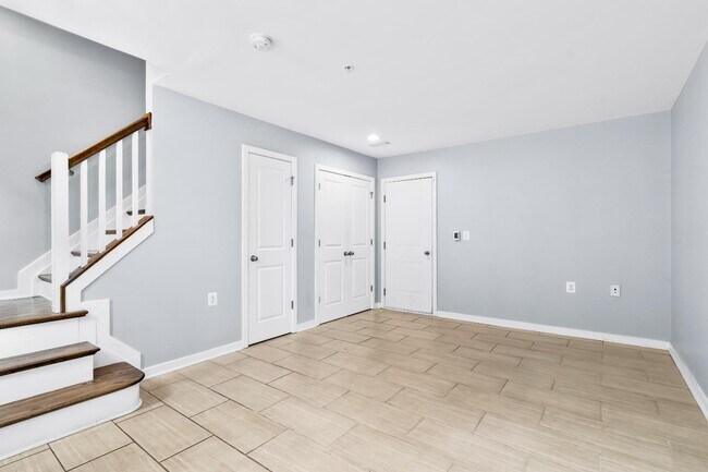 Building Photo - 1424 Trafalgar Ln