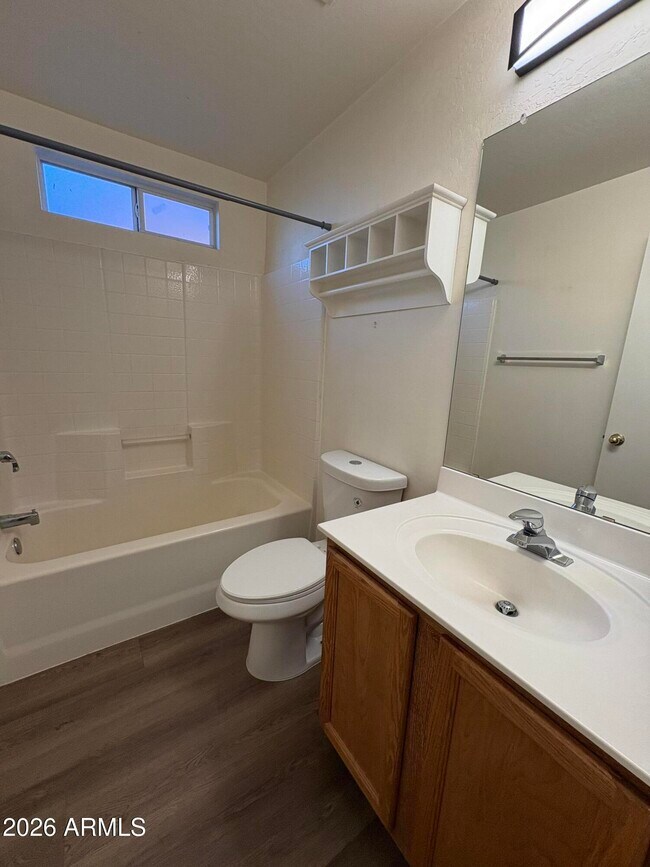 Building Photo - 551 W 21st Ave