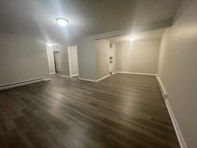 Building Photo - 85 Old Town Rd