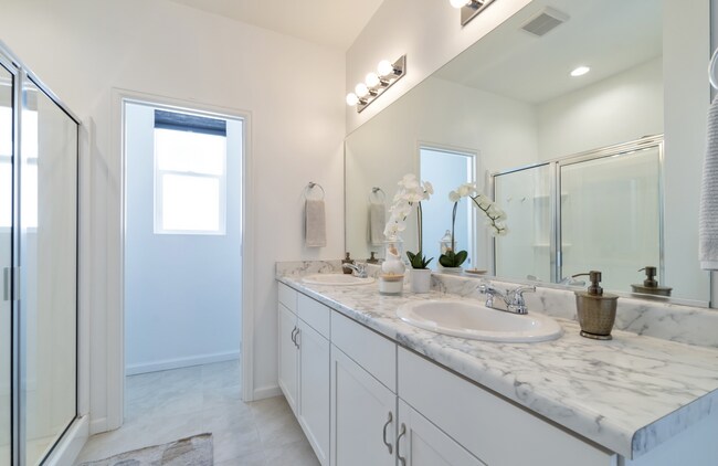 Building Photo - 5 bedroom 3.5 bathroom home in Lehi.