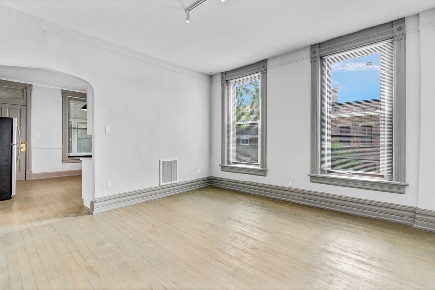 Building Photo - 1659 W 21st St