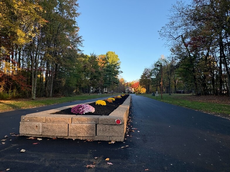 Building Photo - Brookside Commons