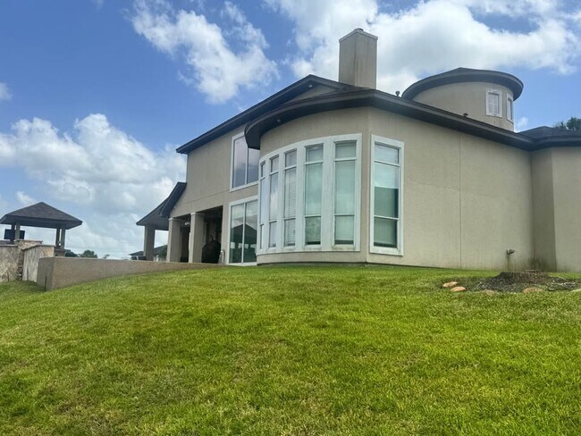 Building Photo - 8 Cypress Point Ct