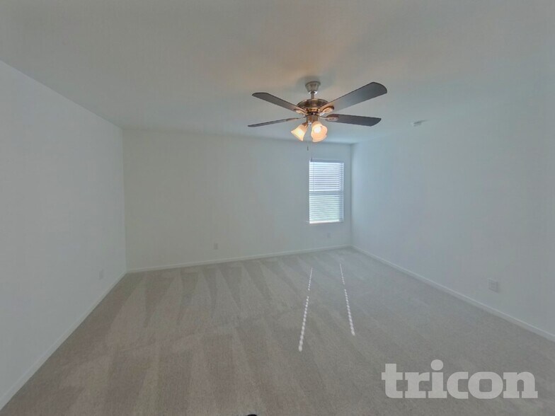 Building Photo - 1613 Parlier St