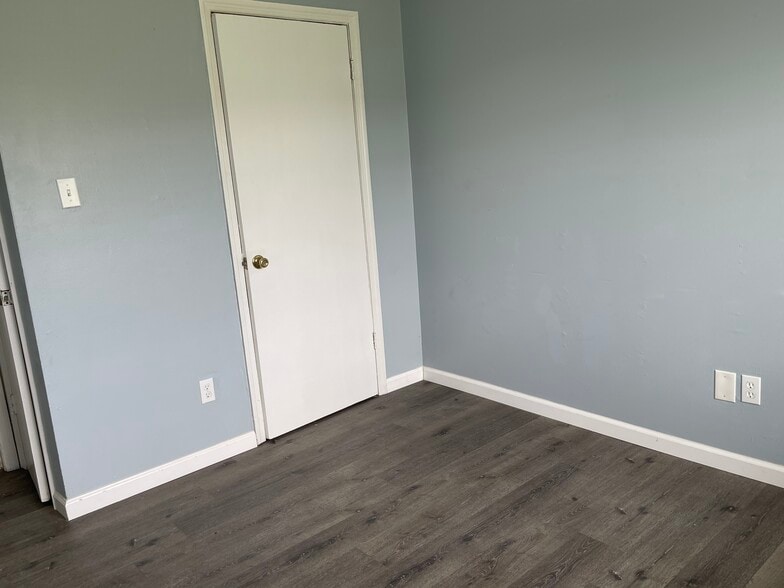 Building Photo - 35 N Idlewild St