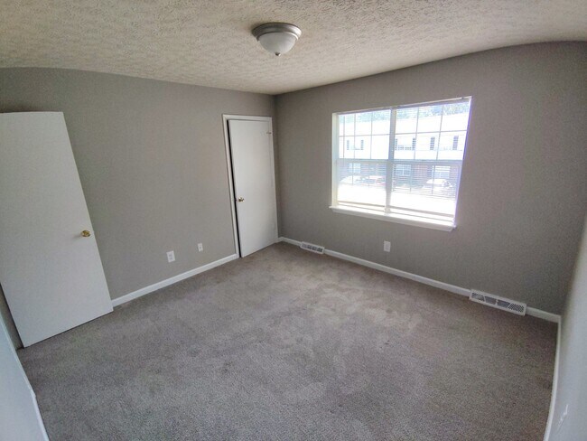 Building Photo - 16 Duiguid Dr