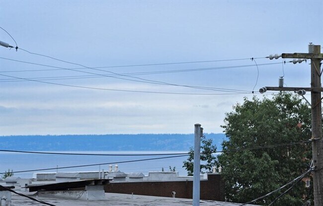 Building Photo - 2Bd/1Ba Seattle Condo