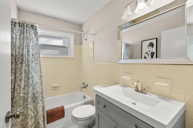 Building Photo - 131 Greenbriar Rd