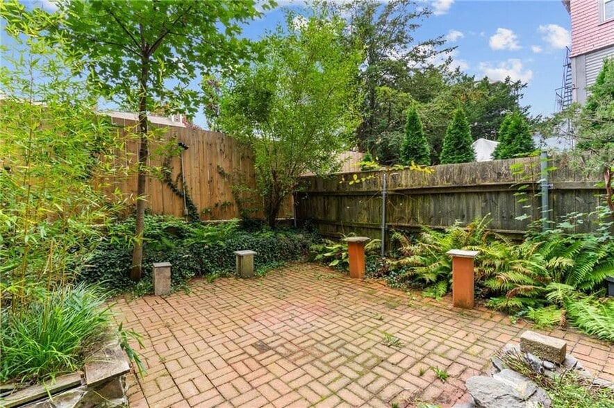 Building Photo - 159 Camp St