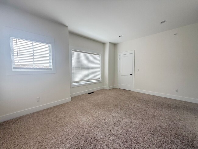 Building Photo - Spacious 4-Bedroom Townhome on Allison Way with Pool Access Near TTU