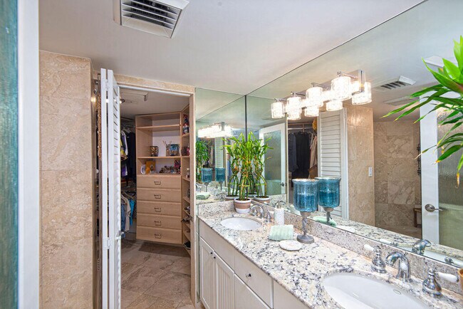 Building Photo - 9500 S Ocean Dr