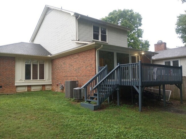 Building Photo - 3 Bedrooms 2.5 Bathrooms