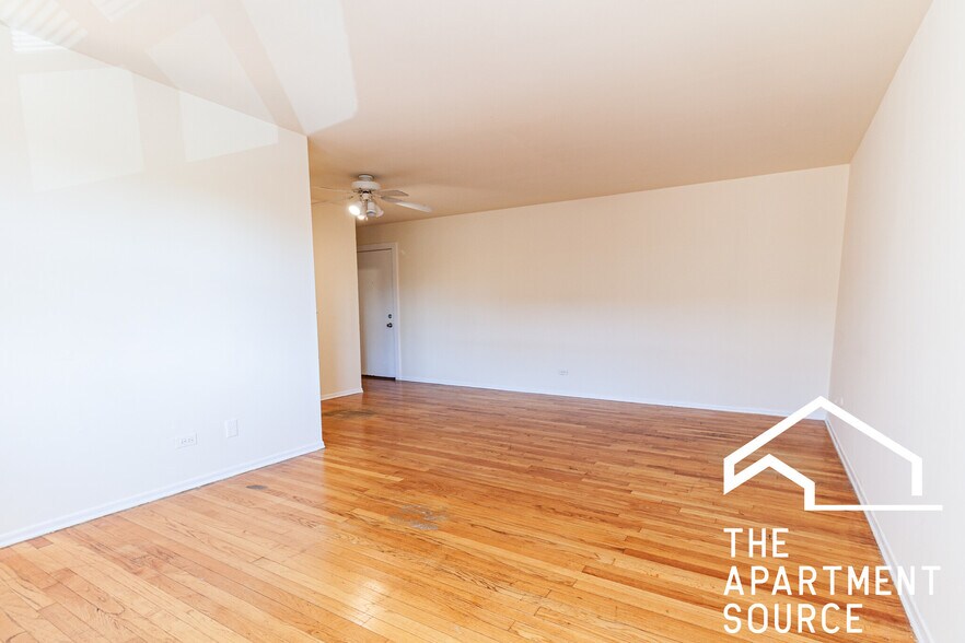 Building Photo - 665 W Wrightwood Ave