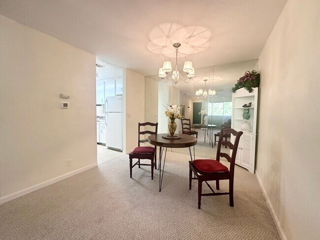 Building Photo - AVAILABLE NOW! 1 Bed 1 Bath Apartment in P...