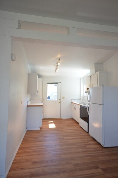 Building Photo - 503 13th St
