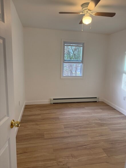 Bedroom - 410 E Point Pleasant Ave