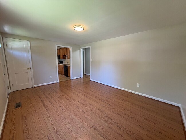Building Photo - Charming Duplex Near Downtown Blacksburg