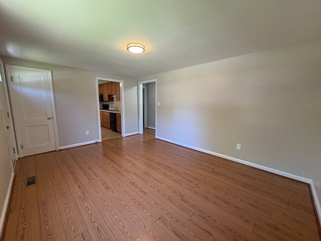 Building Photo - Convenient Blacksburg Duplex Close to VT