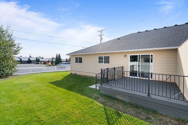 Building Photo - 717 S Stevens