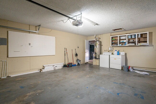 Building Photo - 3236 S Kenwood Ln