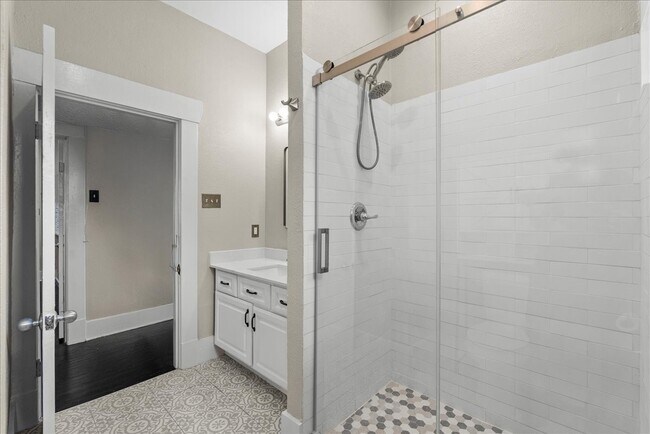 Building Photo - 213 Grace St