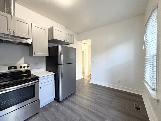 Building Photo - 379 E 800 S