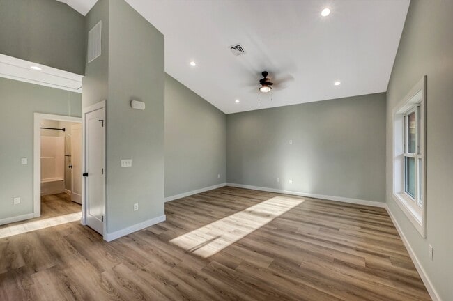 Building Photo - 515 Harrison Ave
