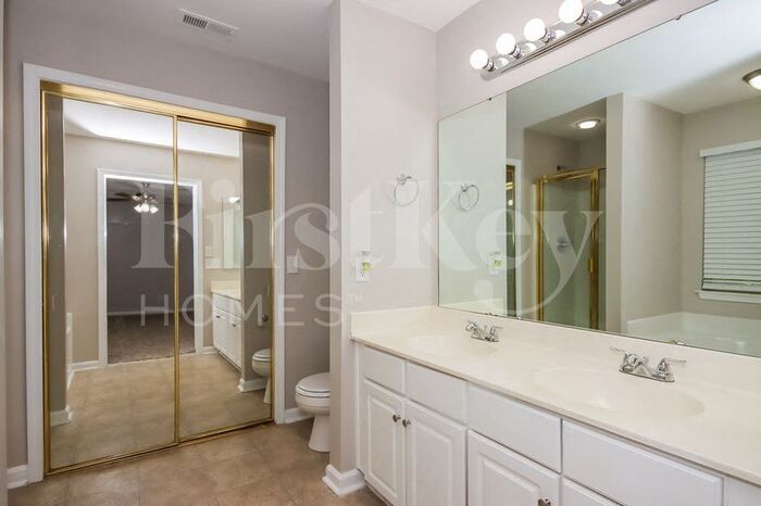 Building Photo - 2935 Canary Ct