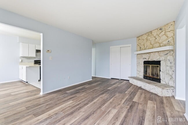 Building Photo - 1610 Green Hollow Dr